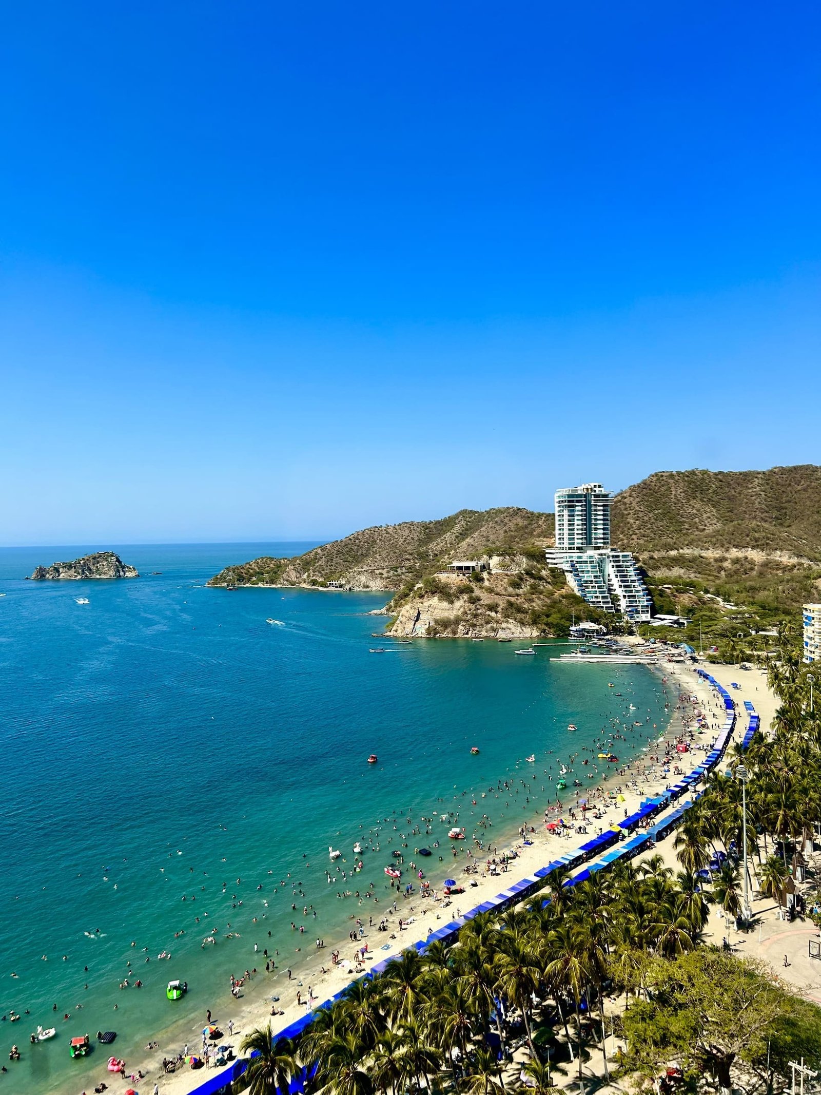 Playa del Parque Tayrona cerca de Santa Marta, plan vacacional desde Medellín